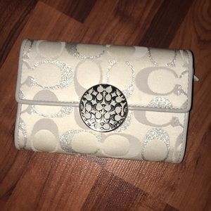 Medium size Coach wallet